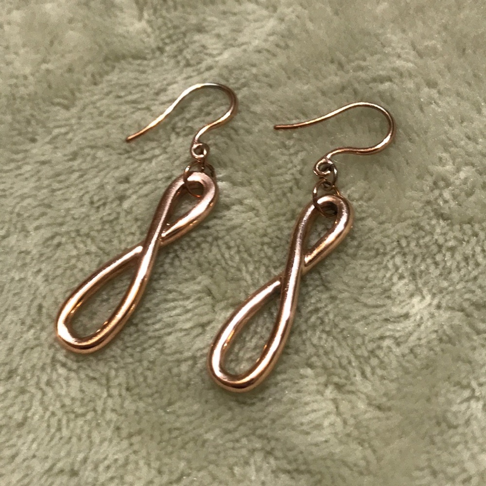 Rose gold infinity earrings.